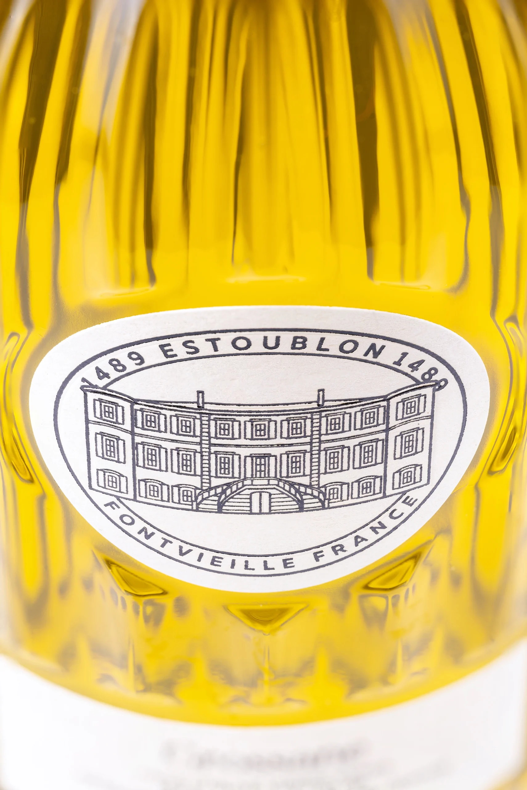 Zoom sur l’étiquette de la bouteille d’huile d’olive Grossane du Château d’Estoublon